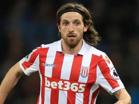 Stoke xuống hạng, cựu sao Liverpool bị cả Premier League giành giựt
