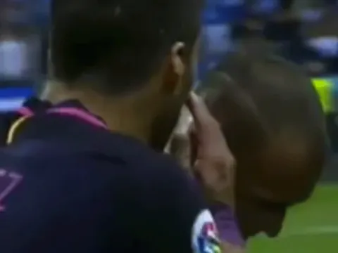 Suarez mắng Sandro: Đừng quên ai đã nuôi dạy mày