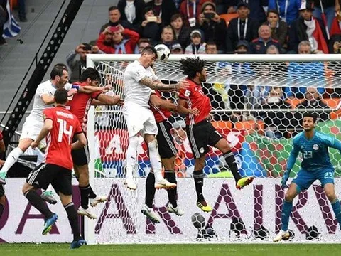 Suarez quên cách ghi bàn, Gimenez giúp Uruguay thắng Ai Cập ở phút cuối