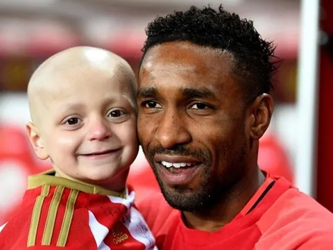 Sunderland đá trận cầu tri ân cậu bé mascot nổi tiếng