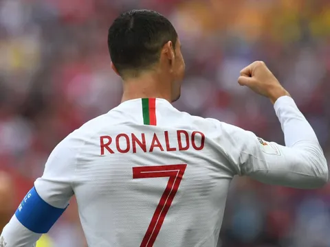 Sút tung lưới Morocco, Ronaldo lập kỷ lục siêu hạng