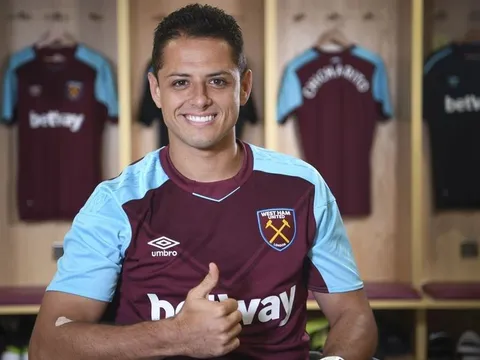 Sút tung lưới M.U, Chicharito có ăn mừng?