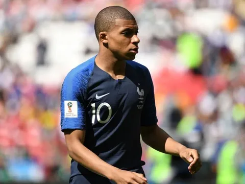Sút tung lưới Peru, Mbappe đi vào lịch sử