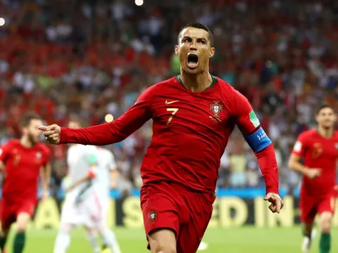 Sút tung lưới TBN, Ronaldo đi vào ngôi đền của những huyền thoại