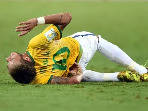 Tại sao Neymar lại bị "chăm sóc" nhiều đến thế?
