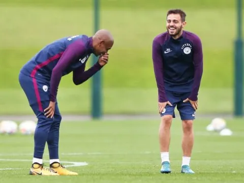 Tân binh Bernardo Silva liên tục pha trò trên sân tập của Man City