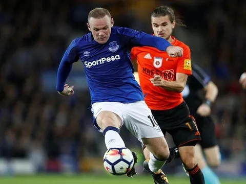 Tân binh Everton so sánh Rooney với huyền thoại Barca