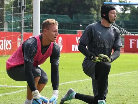 Tân binh Leno tiết lộ được Cech "truyền thụ công lực"