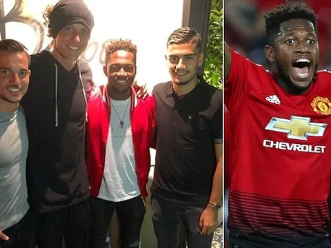 Tân binh Man Utd "đi đêm" với dàn sao Chelsea