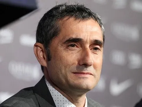 Tân HLV Barcelona và bài toán hàng tiền vệ