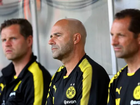 Tân HLV Dortmund 'chết lặng' trong trận ra mắt