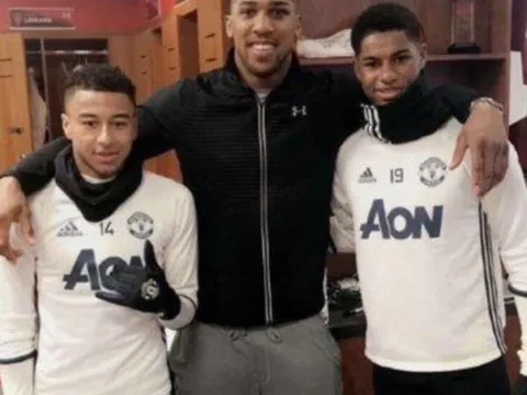 Tay đấm Anthony Joshua bất ngờ đến thăm "đại bản doanh" Man Utd