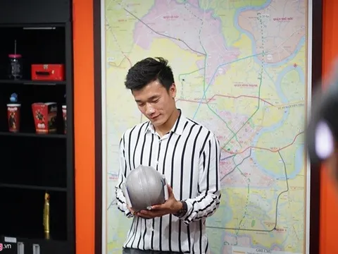 Bùi Tiến Dũng lần thứ hai bất ngờ xuất hiện ở Sài Gòn