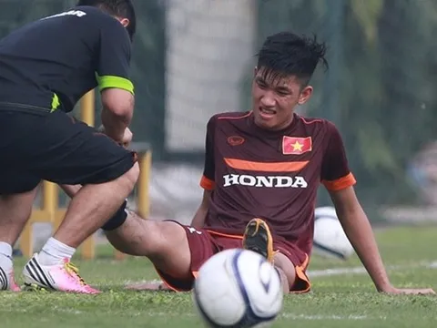 “Hot boy” U23 Việt Nam dính chấn thương, HLV Park Hang-seo “đứng ngồi không yên”