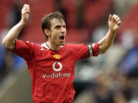 Nếu Liverpool vô địch Champions League, Gary Neville sẽ ... vào rừng sống?