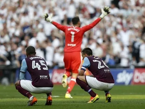Terry thẫn thờ nhìn Aston Villa gục ngã trước cổng thiên đàng
