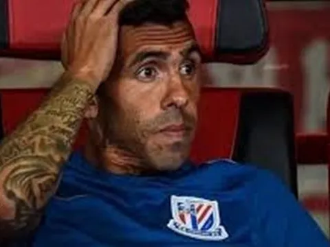 Tevez phản pháo vụ chấn thương trong tù