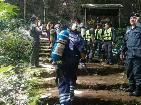 Mất tích cả đội bóng khi tham quan hang động