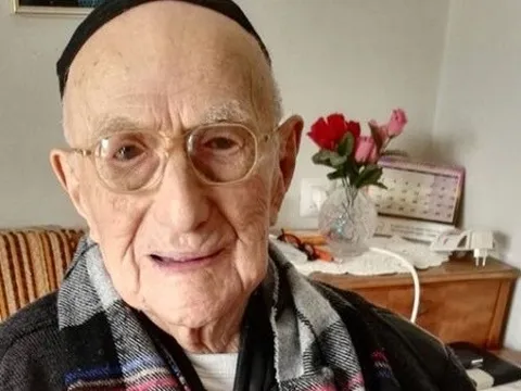 'Thần chết' Aaron Ramsey nối dài danh sách nạn nhân bằng bàn thắng khai màn giải Ngoại hạng