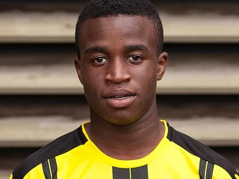 Thần đồng 12 tuổi Dortmund gây SỐC thế giới
