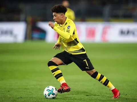Thần đồng Anh đi vào lịch sử Bundesliga, Man City có tiếc?