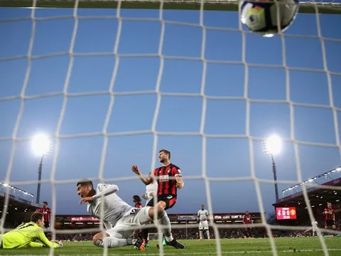 Thắng Bournemouth, CĐV gọi Smalling là 'Ramos nước Anh"