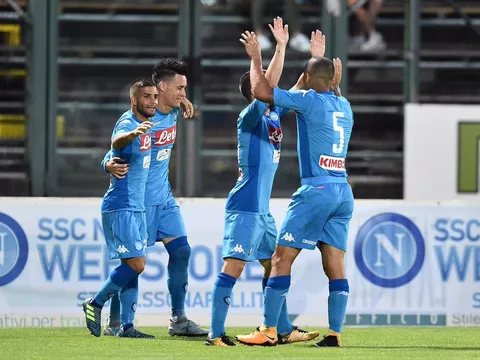 Thăng hoa 10 phút cuối, Napoli vượt qua đội bóng Serie B