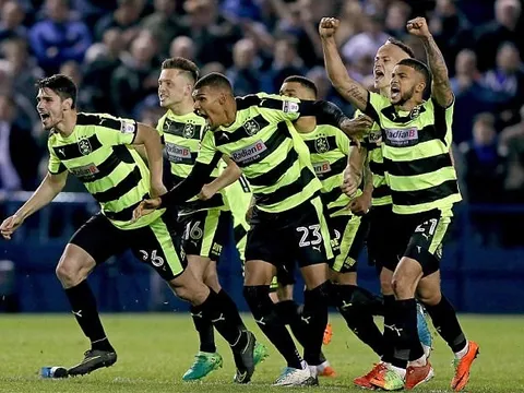 Thắng luân lưu cân não, Huddersfield giành vé vào chung kết Play-off