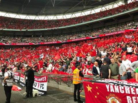 Thắng Tottenham, CĐV Man United 'lên mây' với Sanchez, Herrera