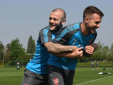 Thấy gì ở buổi tập của Arsenal khi Wenger gần ra đi?
