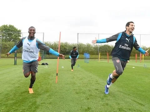 Thấy gì ở buổi tập của cuối của Arsenal dưới thời Wenger?
