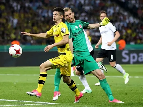 Thay người bất đắc dĩ đem về chiếc cúp cho Dortmund