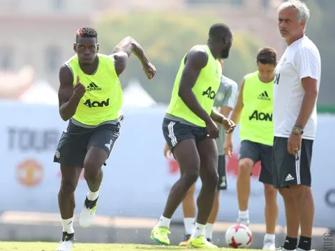 Thầy trò Mourinho lộ rõ vẻ căng thẳng trong ngày tập thứ 4