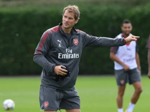 Thay Wenger, Lehmann đứng ra 'quát tháo' các sao Arsenal