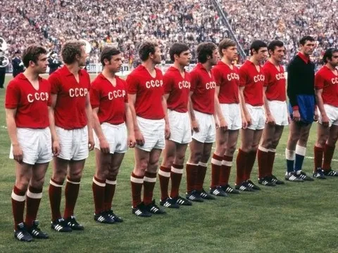 Những đội bóng cực mạnh mà phải ngồi nhà xem World Cup