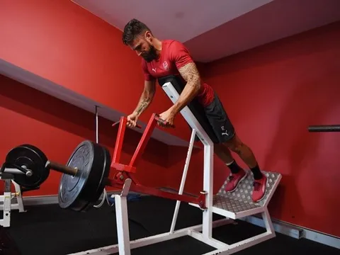 Thêm CLB lớn nhập cuộc đua Giroud