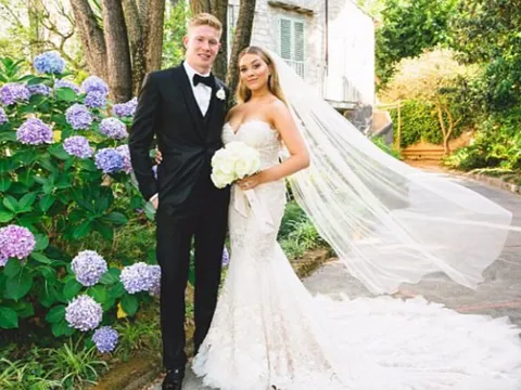 Theo kịp trào lưu, đến lượt De Bruyne lên xe bông