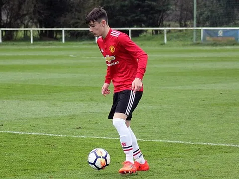 Thi đấu chói sáng, măng non của United được CLB tưởng thưởng
