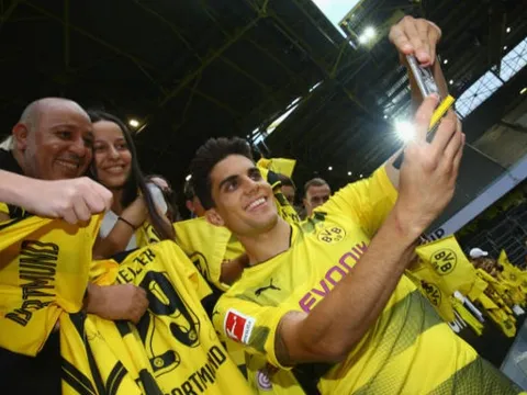 Thi đấu kém ấn tượng, nhưng Dortmund vẫn ra quân hoành tráng