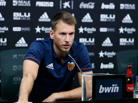 Thoát khỏi cái bóng của Buffon, Neto rạng ngời ra mắt Valencia