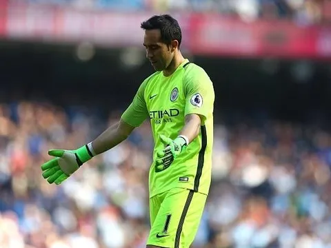 Thủ môn số 1 của Man City lặp lại kết quả đáng xấu hổ