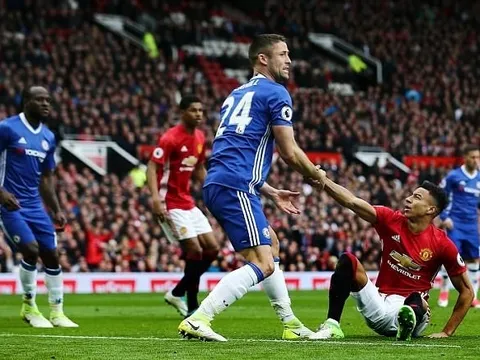 Thủ quân Chelsea thừa nhận ‘ngu ngốc’ khi giúp đối thủ