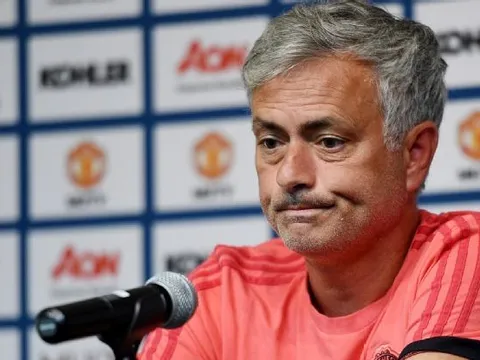 Thua Liverpool, Mourinho trút giận lên ban lãnh đạo Man Utd