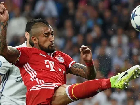 Thua Real, cầu thủ Bayern Munich làm loạn