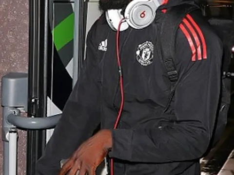 Thua Real, Lukaku trở về Anh trong trạng thái "không tỉnh táo"
