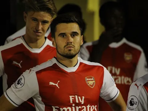 Thua Stoke, Arsenal liên tiếp chia tay 2 nguời thừa