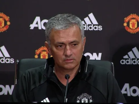 Thua thuyết phục Real, HLV Mourinho vẫn đổ lỗi trọng tài