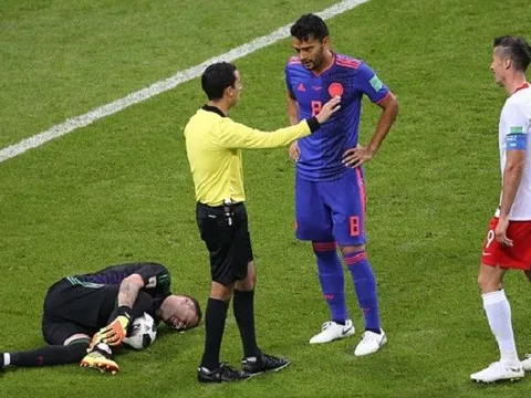 Thua trận, Lewandowski còn bị mất điểm nặng khi chơi xấu Ospina