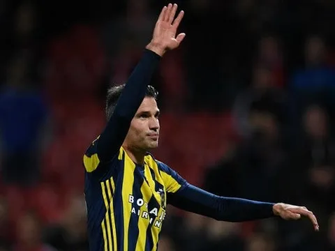 Thực hư chuyện Van Persie đến Trung Quốc thi đấu