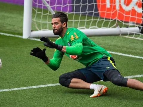 Thương vụ Alisson Becker: Giữa "ma trận" tin đồn